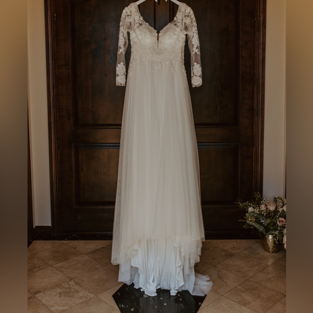 Laineemeg Lace Long Sleeve Wedding Dress